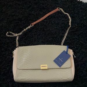 Pour la victoire bag with tag